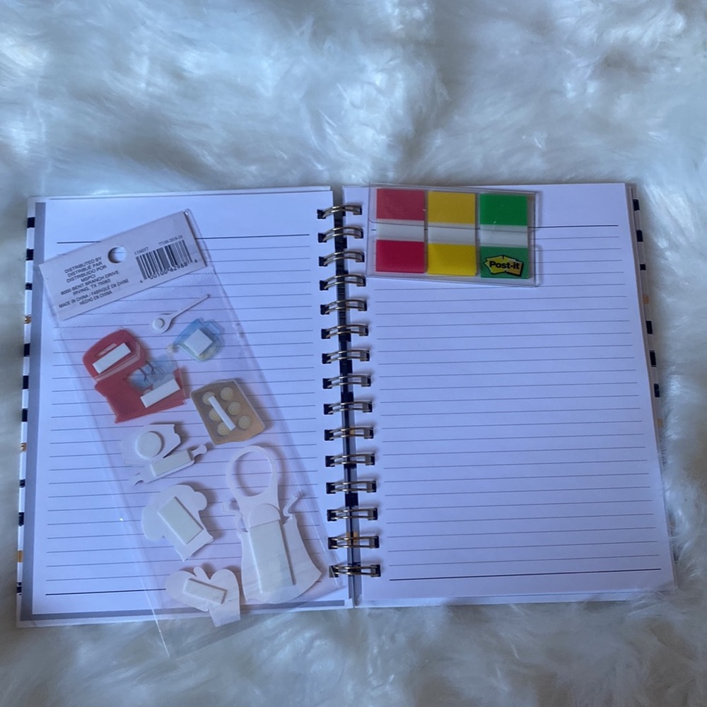 Notebook and sticker - Picture 2 of 3